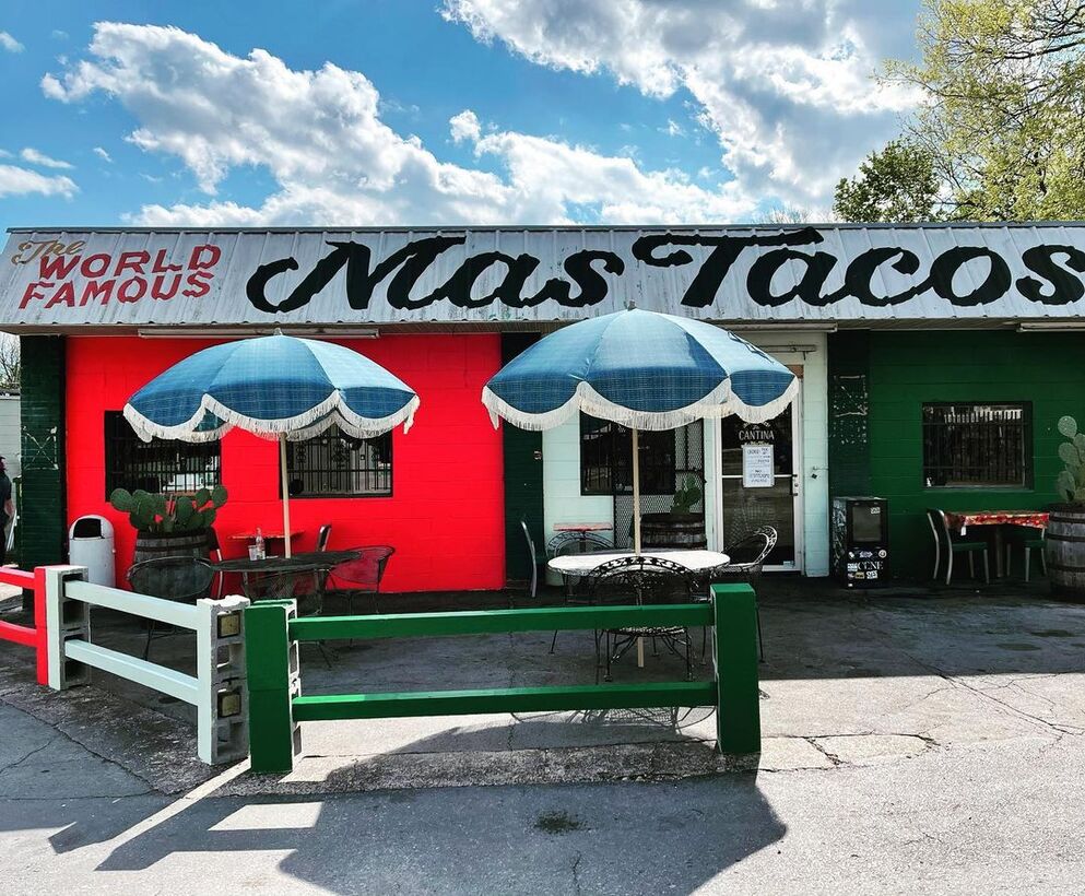 Close-up of tacos at Mas Tacos Por Favor