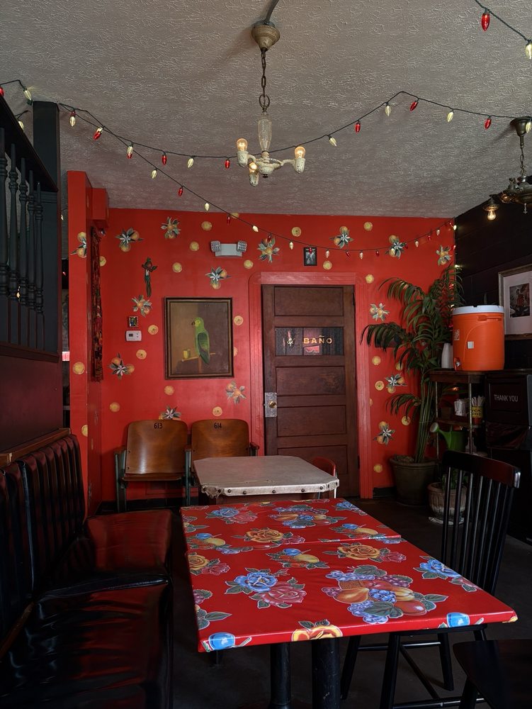 Mas Tacos Por Favor food and atmosphere